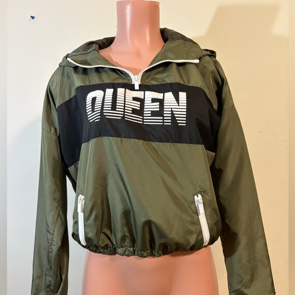 Rue 21 hoodie Women’s Medium Green Black Queen pullover 3/4‎ zip front pockets